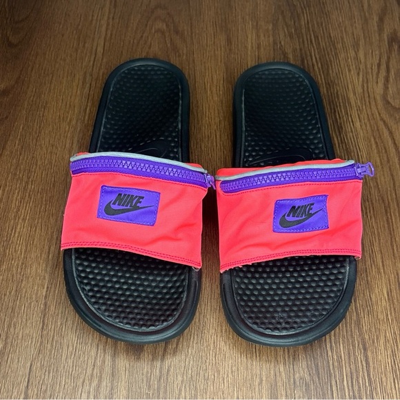 🔥🔥🔥Nike Black and Red Slide Sandals with Purple Accents Size: 11🔥🔥🔥 - Picture 5 of 9